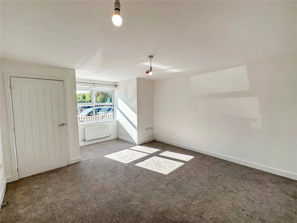 Property photo 2 of 18 Picture No. 23