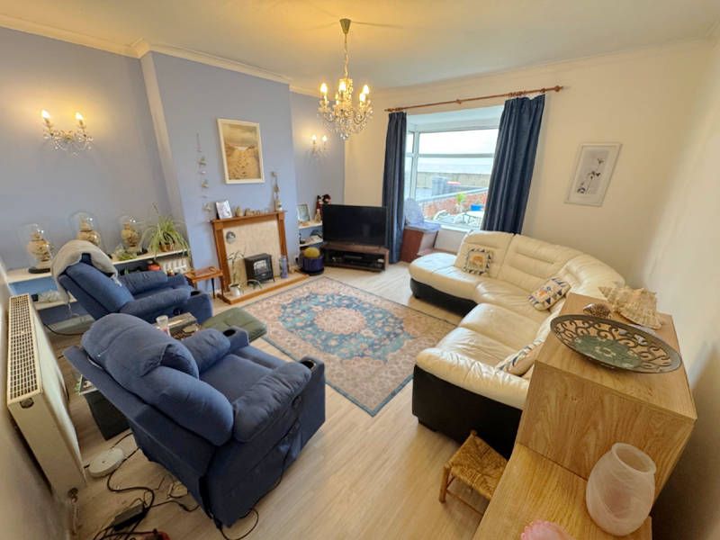 Property photo 3 of 33 Lounge