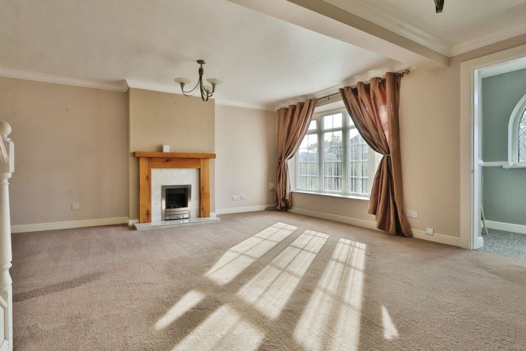 Property photo 2 of 16 4519275