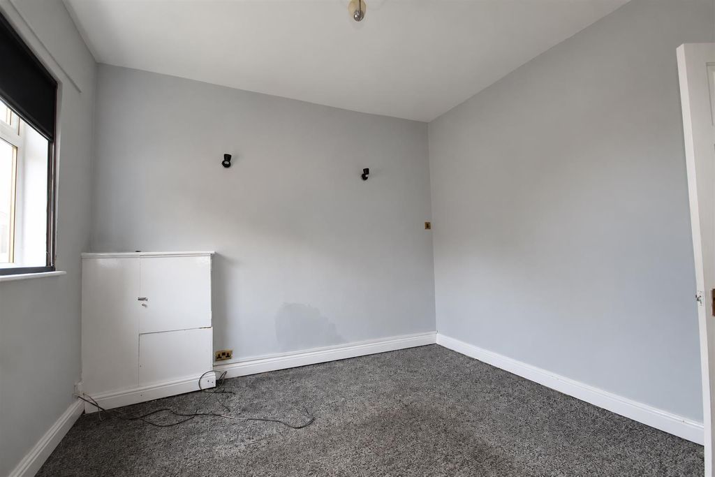 Property photo 2 of 9 Lounge