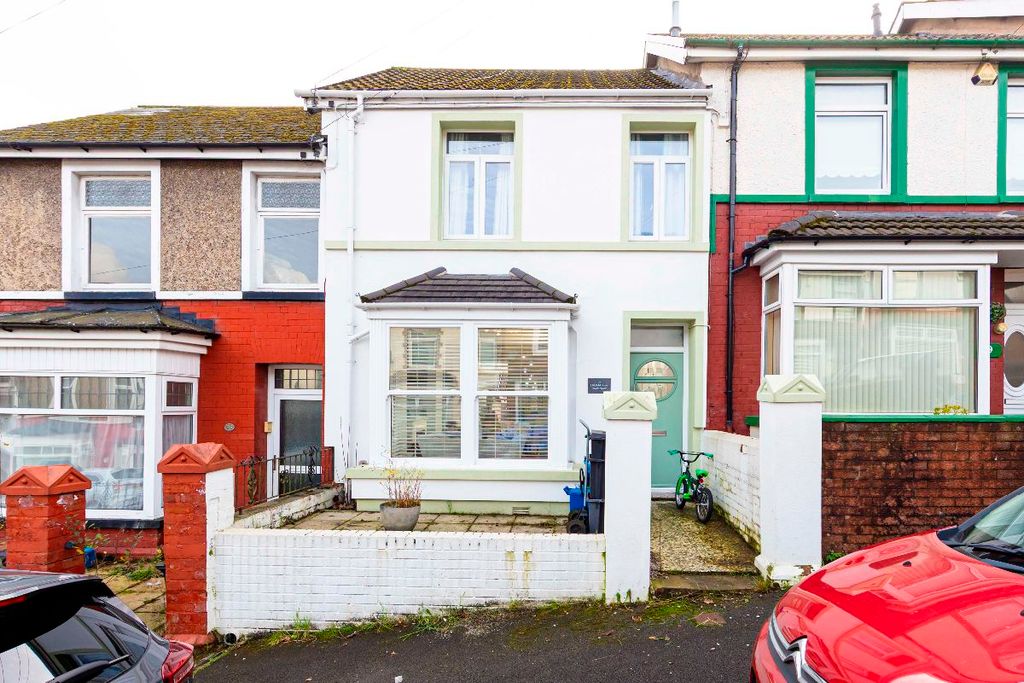 Property photo 2 of 27