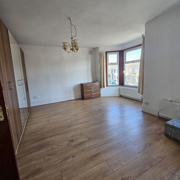 Property photo 2 of 10 Photo 8