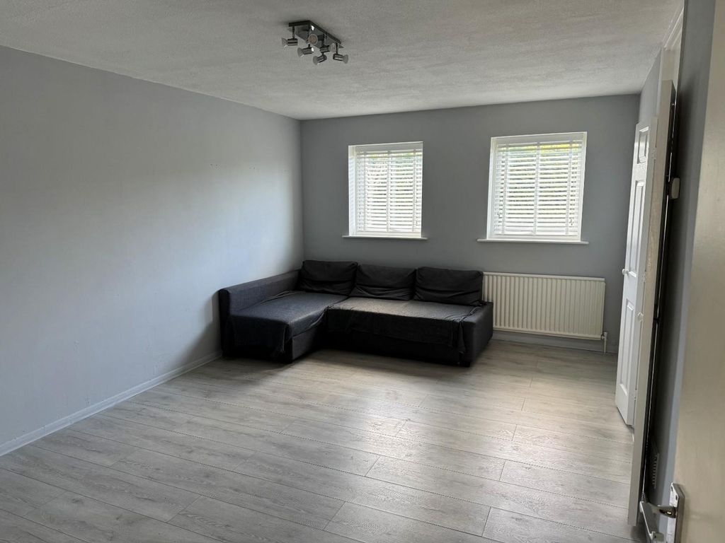 Property photo 2 of 6 Lounge