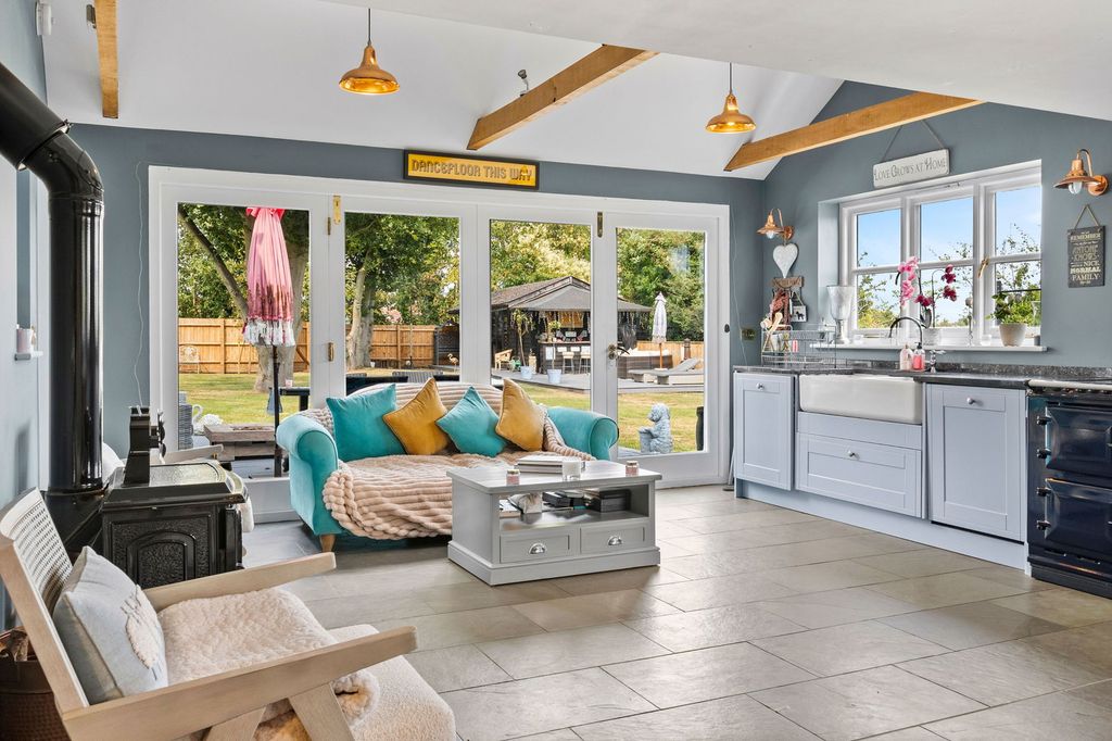 Property photo 2 of 52