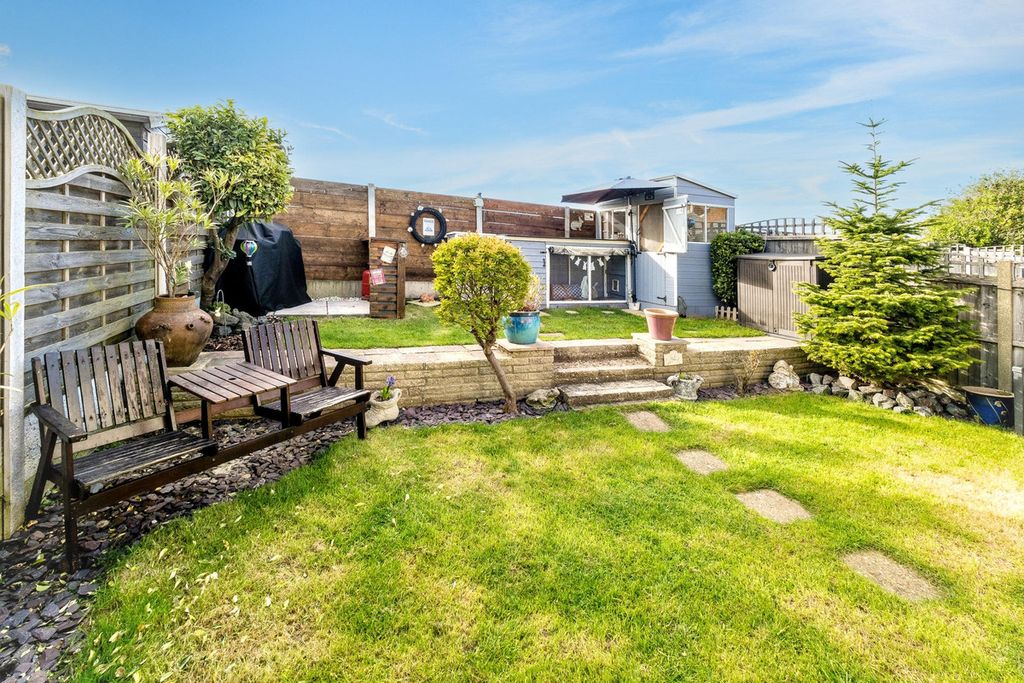 Property photo 2 of 23