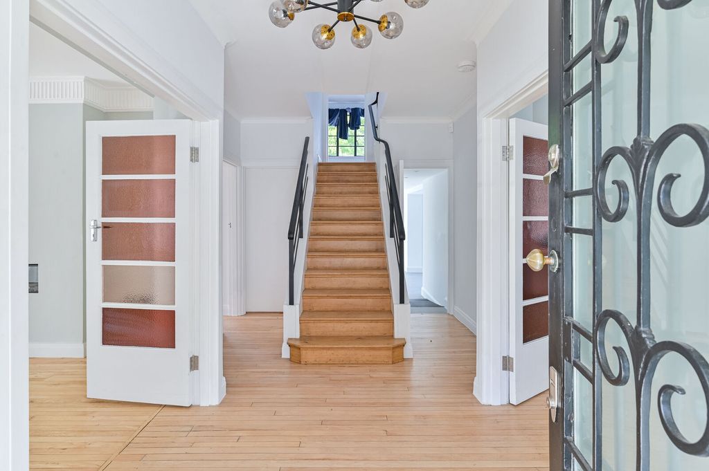 Property photo 2 of 46