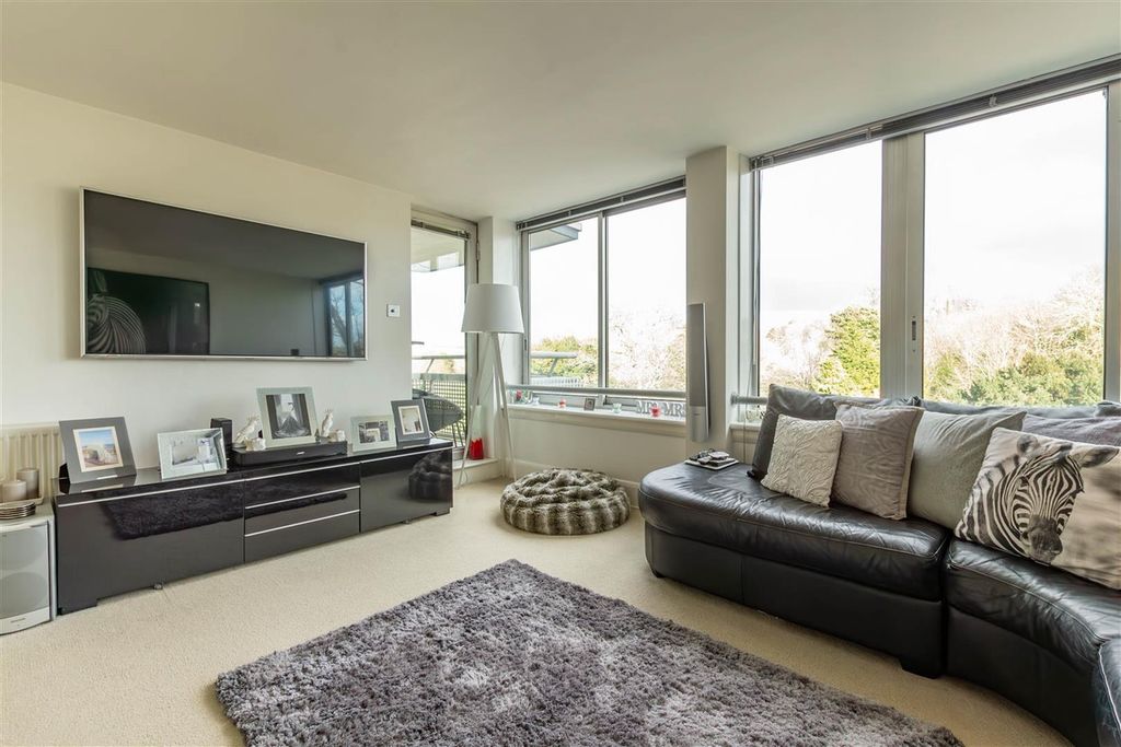 Property photo 2 of 21 Nicholas James Living_.Jpg