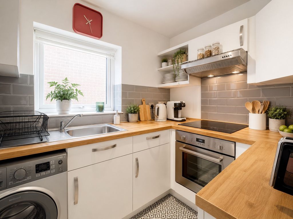 Property photo 1 of 6 Kitchen