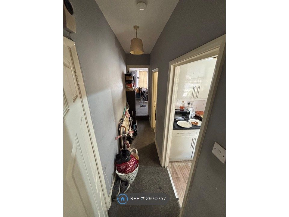 Property photo 3 of 8 Flat Hall