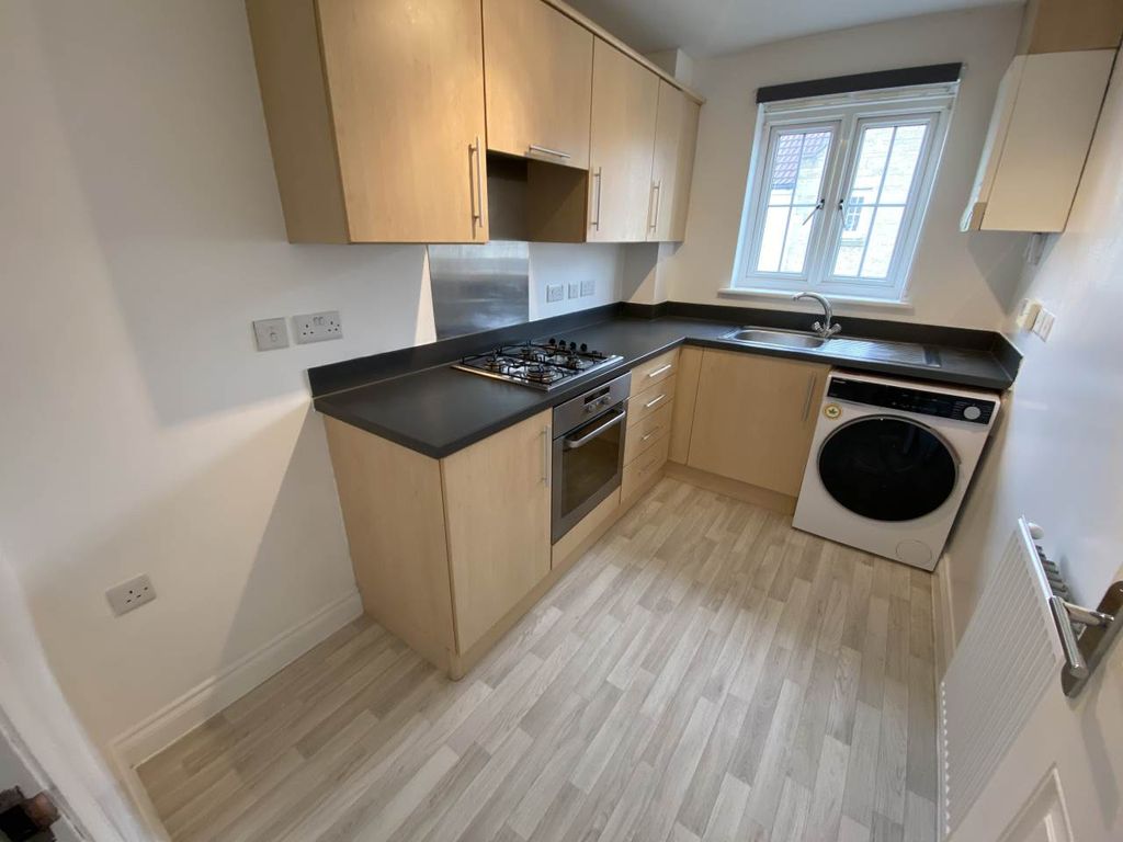 Property photo 2 of 8 Kitchen