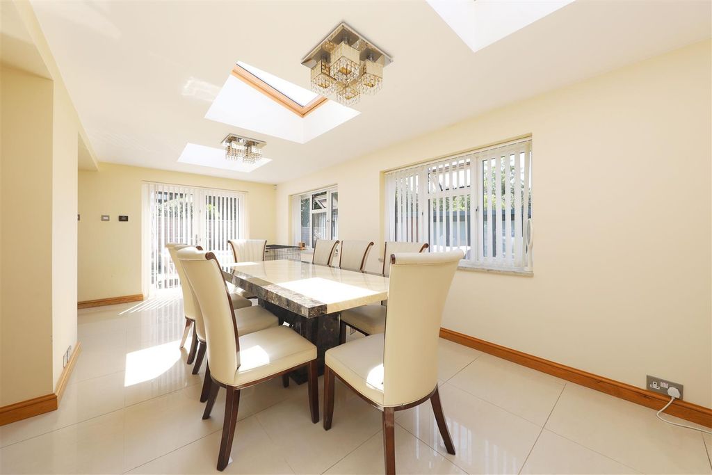 Property photo 2 of 22 Dining Room