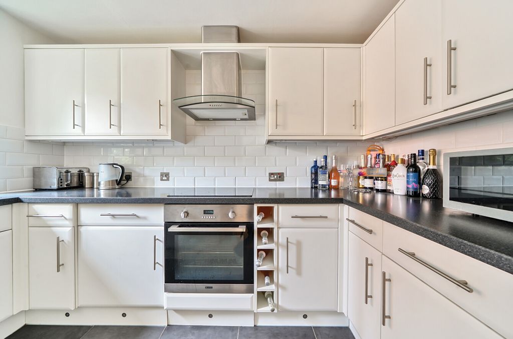 Property photo 3 of 13 1327000-5-6878d25...