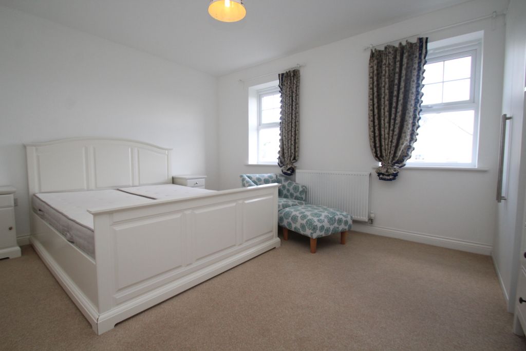 Property photo 3 of 9 Bedroom