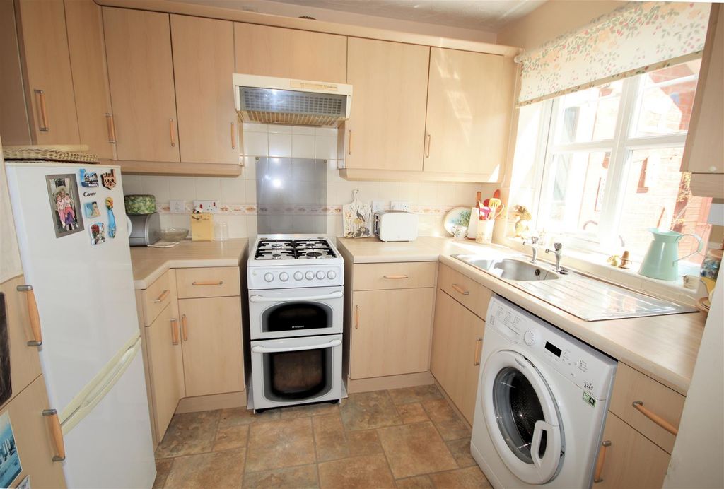 Property photo 3 of 17 Kitchen