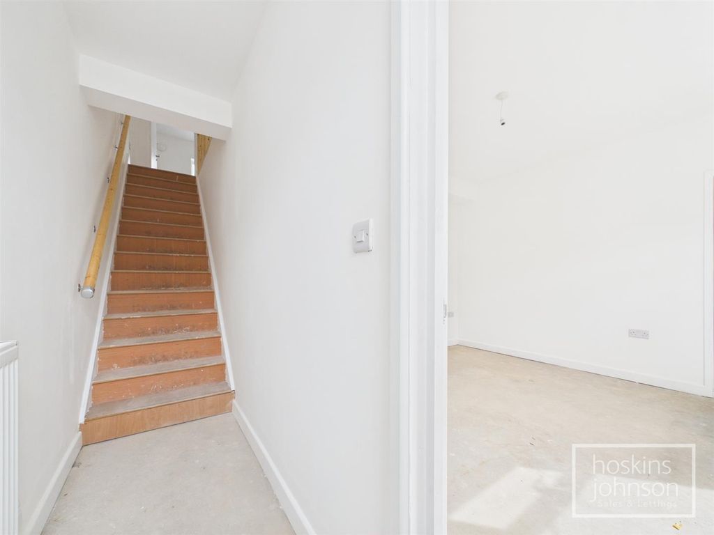 Property photo 2 of 22 Entrance Hall