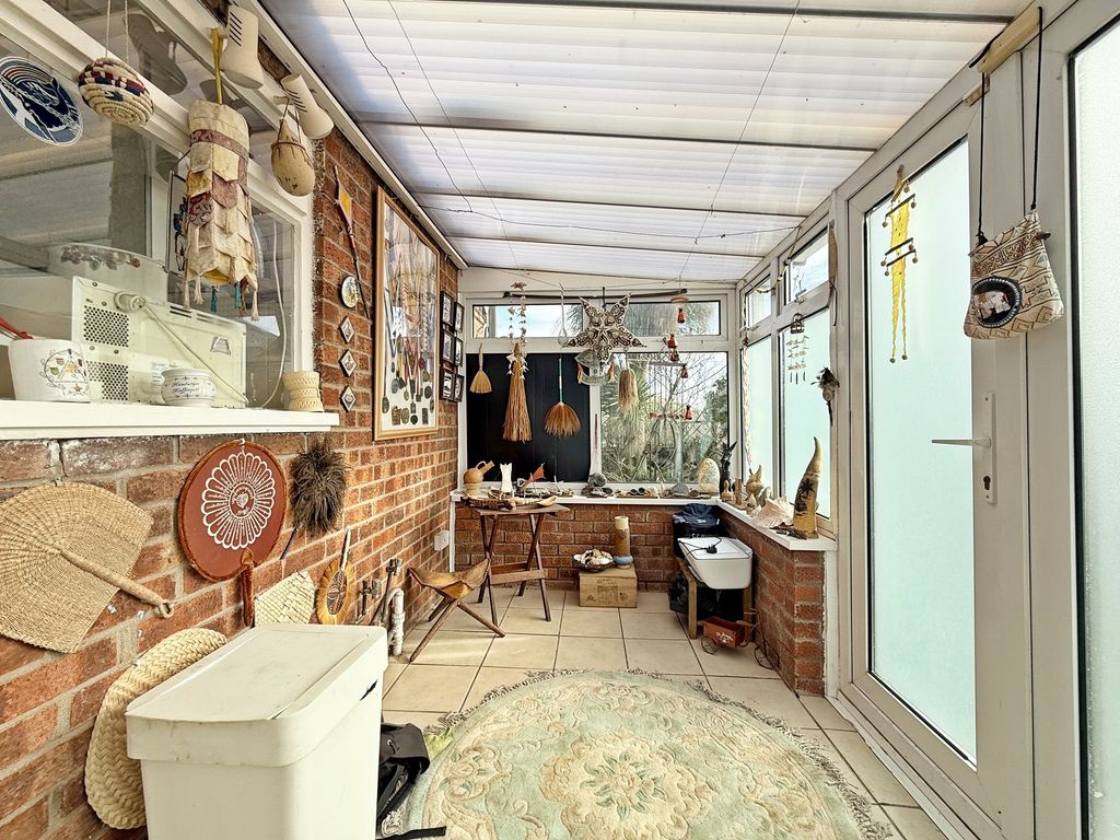 Property photo 3 of 28 Conservatory