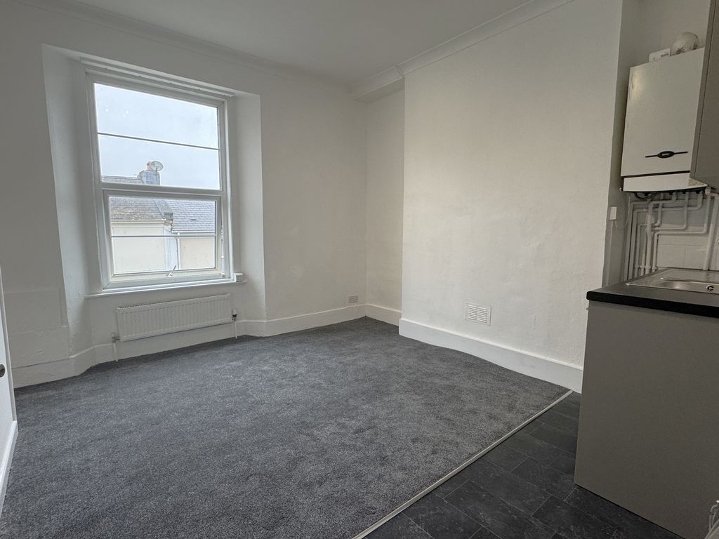 Property photo 2 of 6 Photo 4