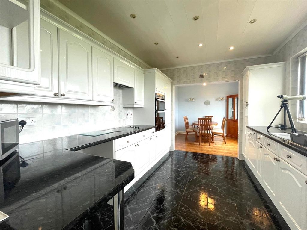 Property photo 2 of 24 E1.Jpg
