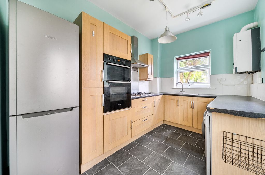 Property photo 2 of 13 1464576-1-6A0d915...