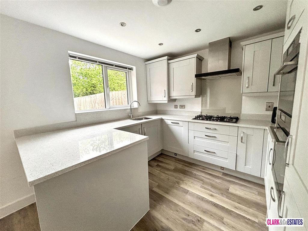 Property photo 3 of 15 Kitchen