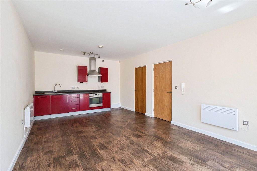 Property photo 2 of 12 Picture No. 30