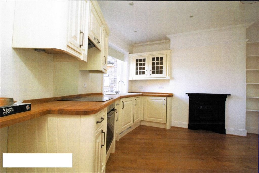 Property photo 2 of 6 Kitchen