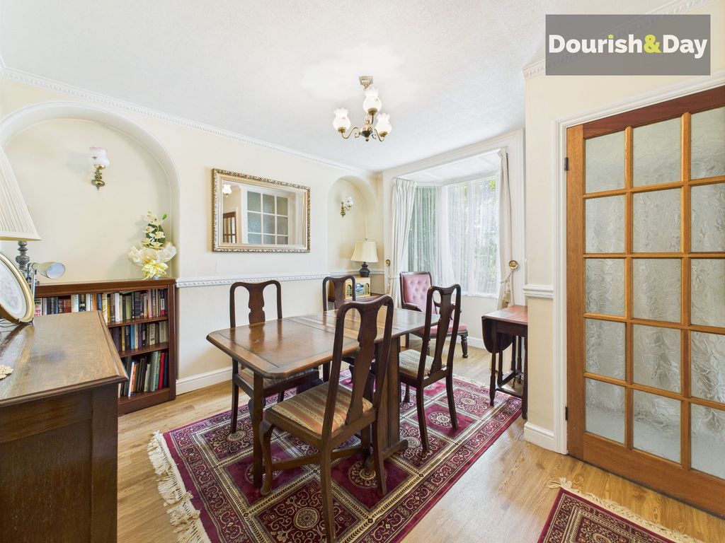 Property photo 3 of 34