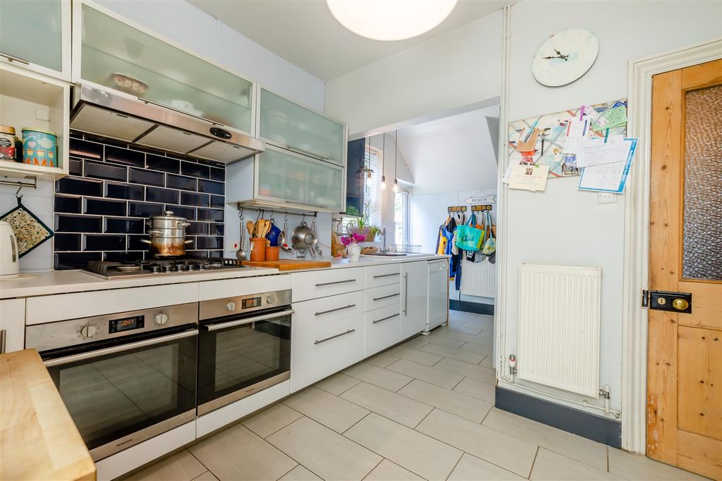 Property photo 3 of 27 Kitchen