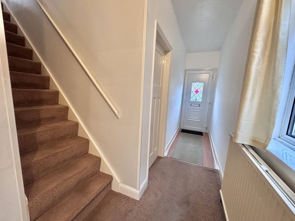 Property photo 3 of 10 Entrance Hall