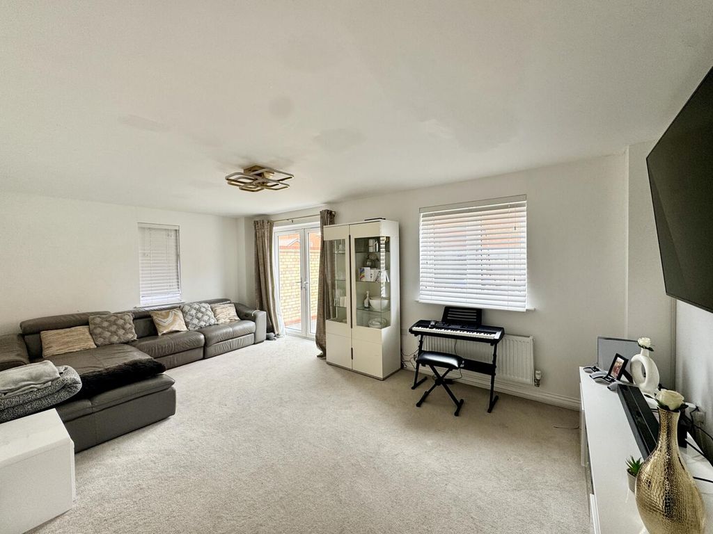 Property photo 3 of 19 Living Room