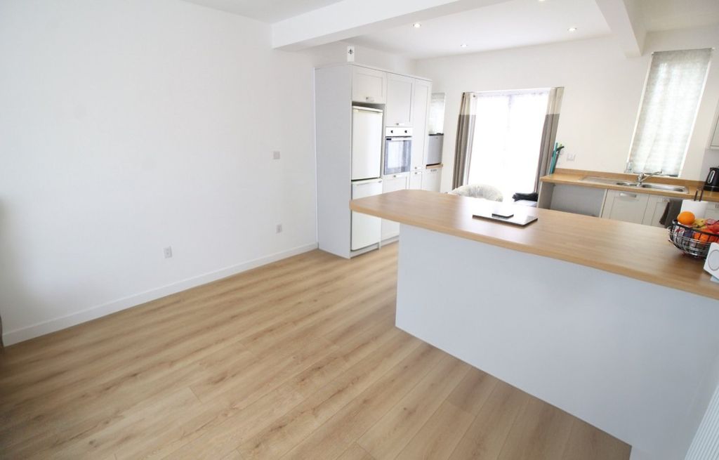 Property photo 2 of 23 Kitchen/Dining Room