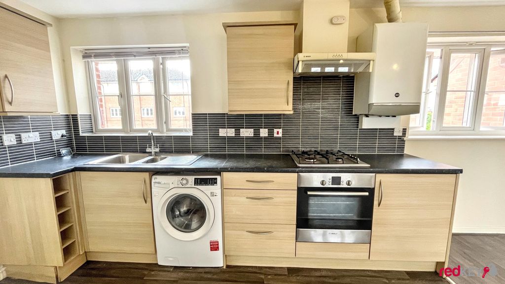 Property photo 3 of 6 Kitchen
