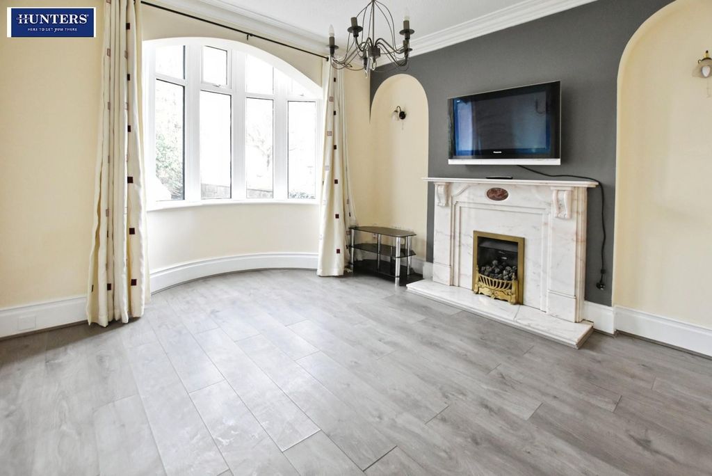 Property photo 2 of 33 Sitting Room