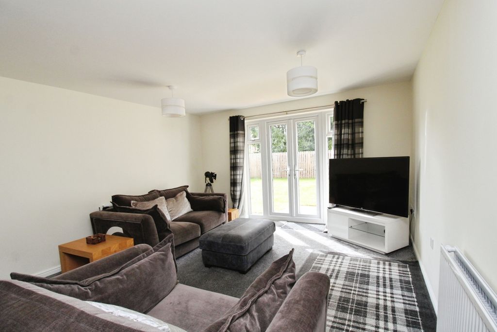 Property photo 2 of 11 Pbox-Living_Room-329819.Jpg