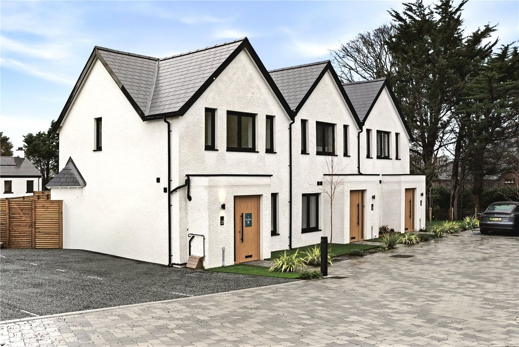 Property photo 1 of 11 Front