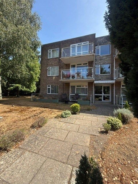 Property photo 1 of 12 3 Bed Flat To Rent Westbourne Gate, Westbourne Bh4