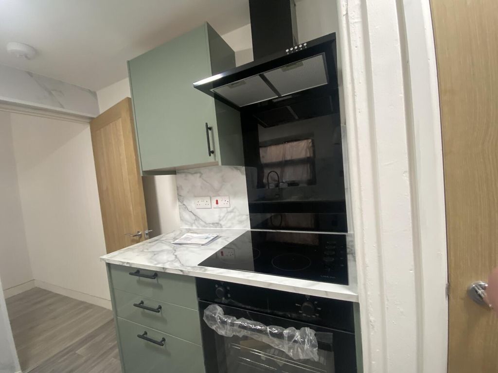 Property photo 3 of 11 Kitchen