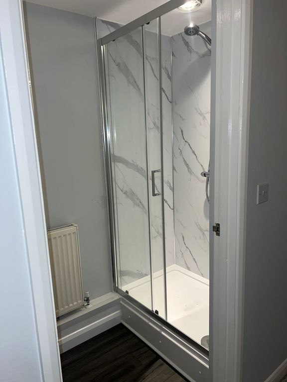 Property photo 3 of 12 En-Suite (Bedroom 2)