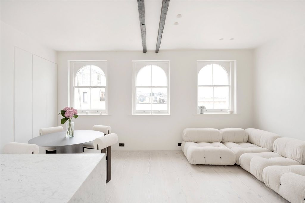 Property photo 3 of 11 Picture No. 12