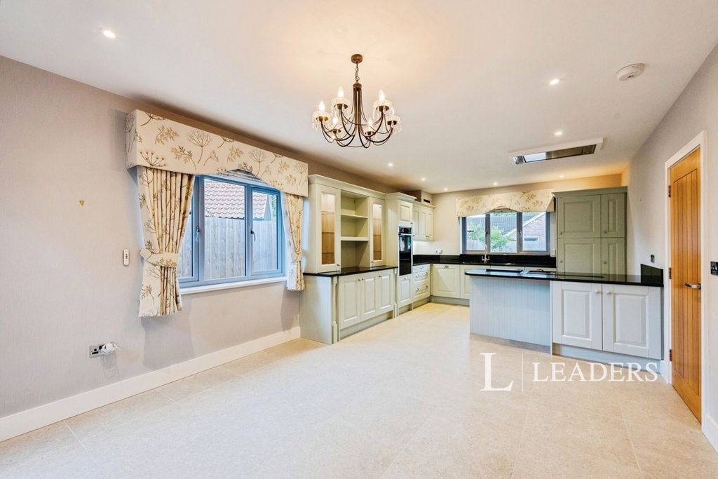 Property photo 3 of 10 Pbox-Img.Jpg