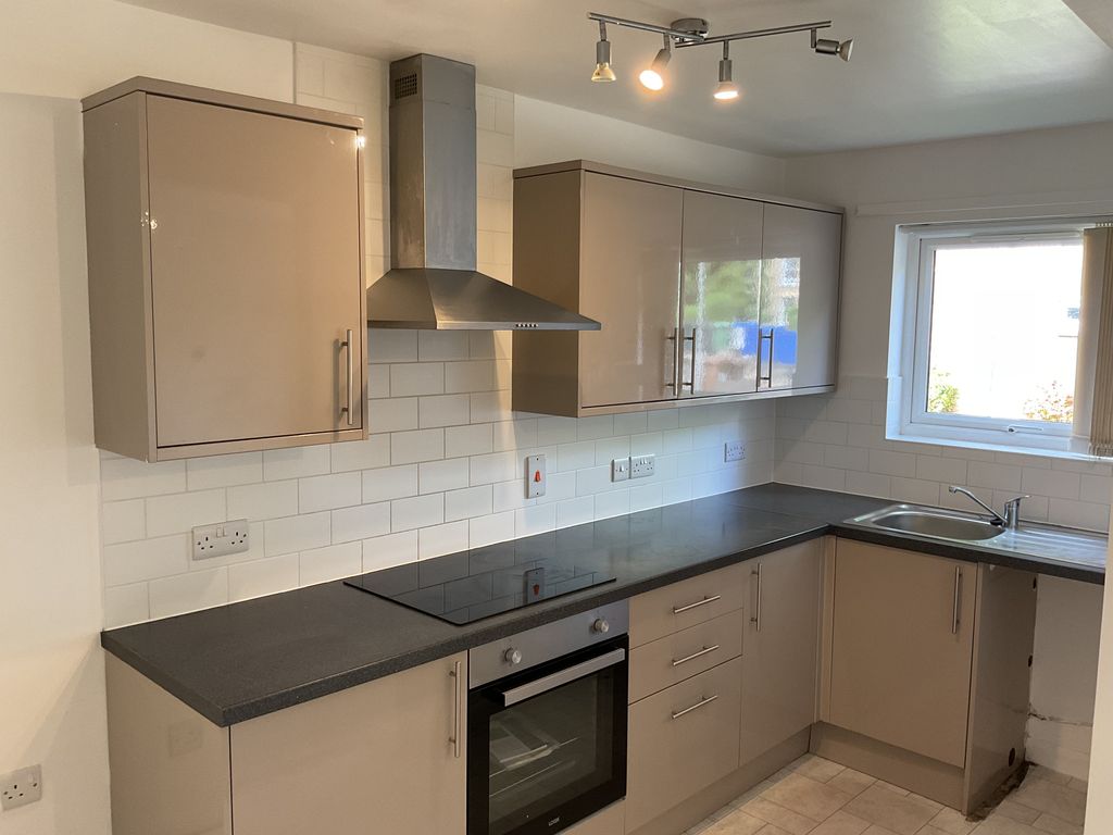 Property photo 2 of 7 Kitchen