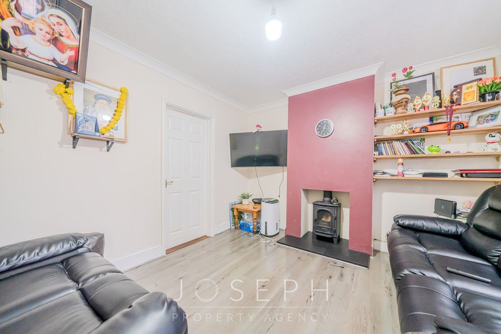 Property photo 2 of 12