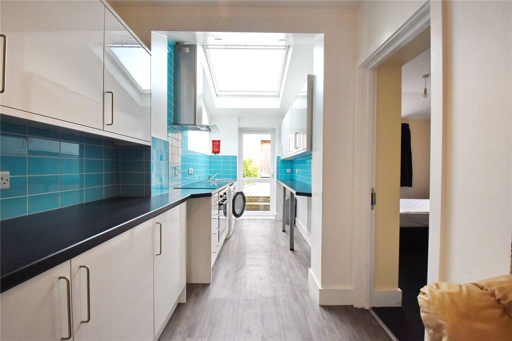 Property photo 2 of 17 Picture No. 01