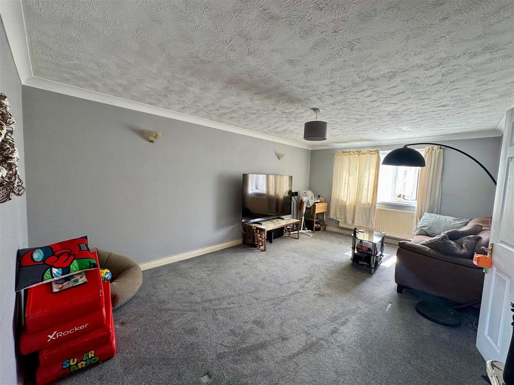 Property photo 2 of 12 Lounge / Diner