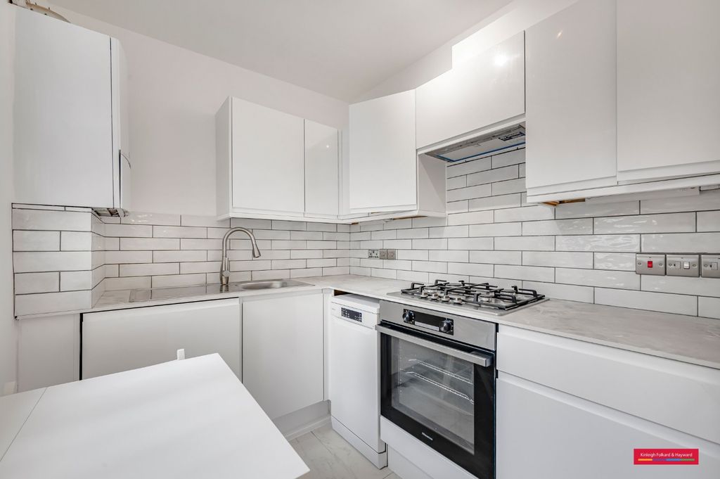 Property photo 2 of 10 Kitchen