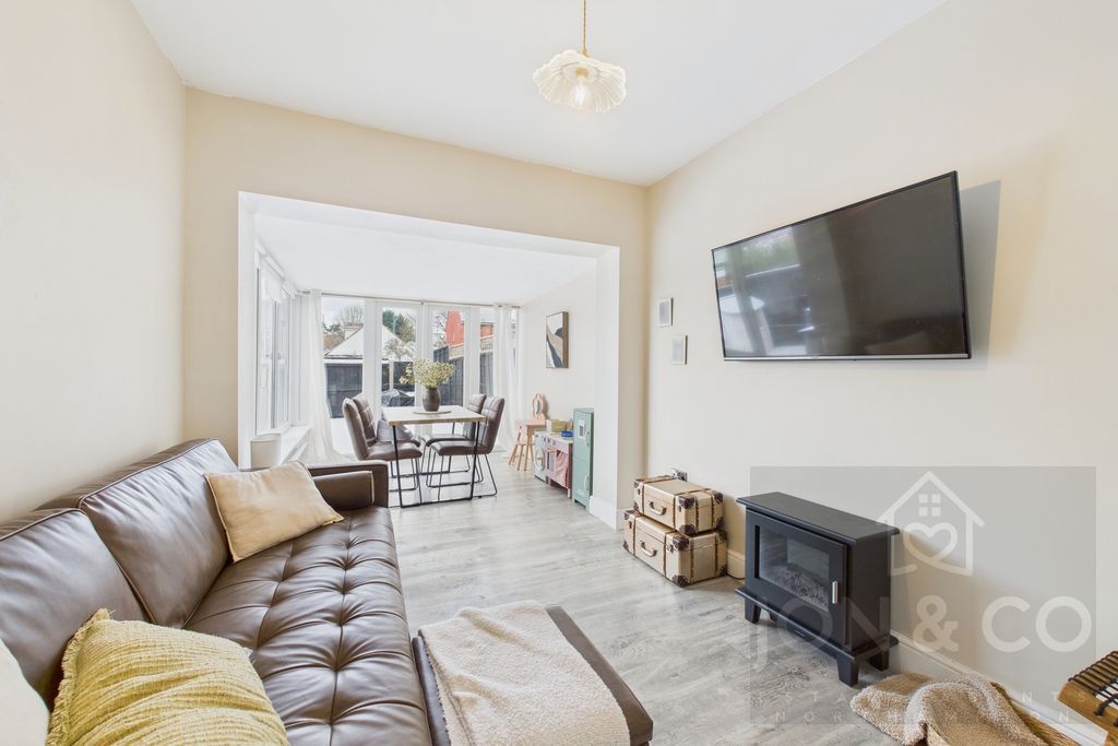 Property photo 3 of 13