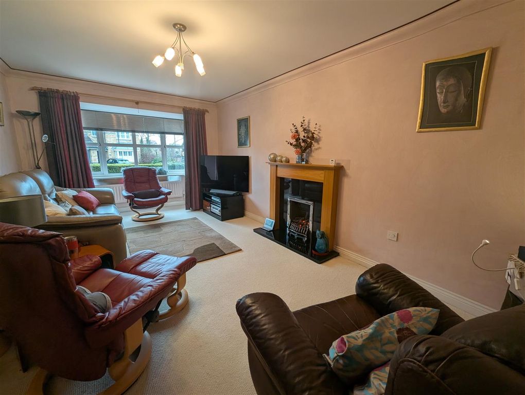 Property photo 2 of 20 Lounge