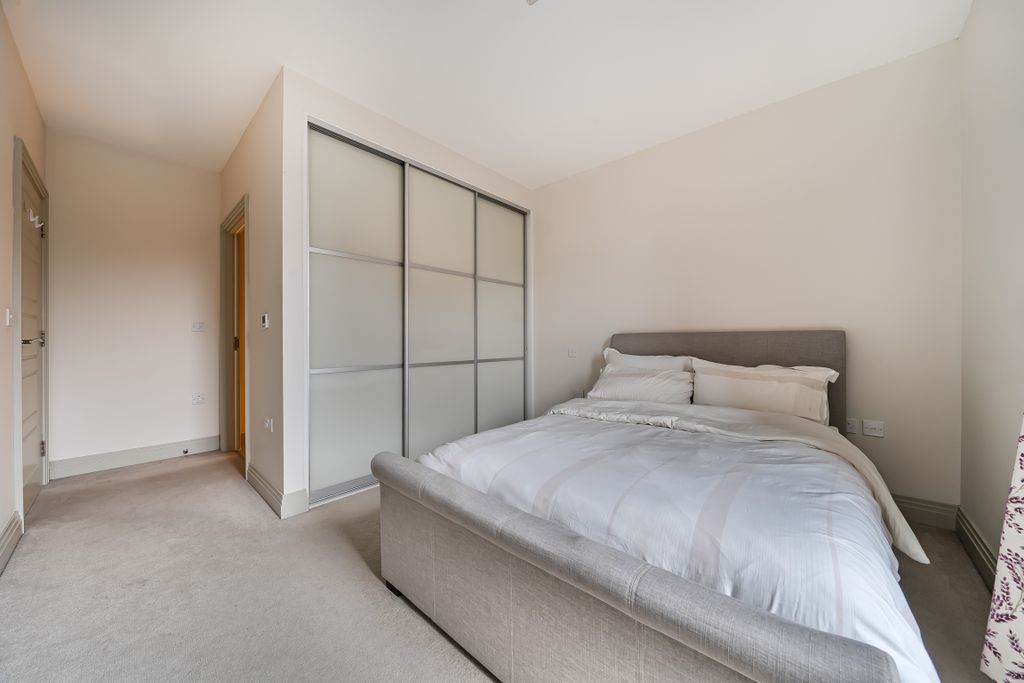 Additional image 8 of 2 bed flat for saleDenzil Road, Guildford GU2