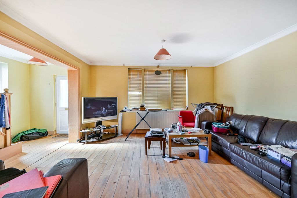 Property photo 3 of 12