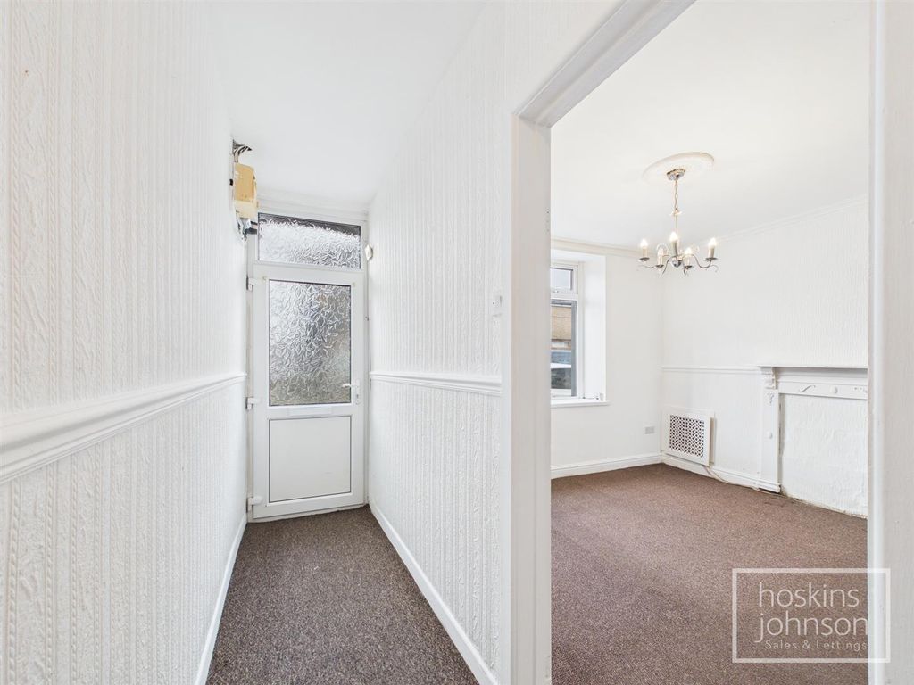 Property photo 3 of 17 Entrance Hall